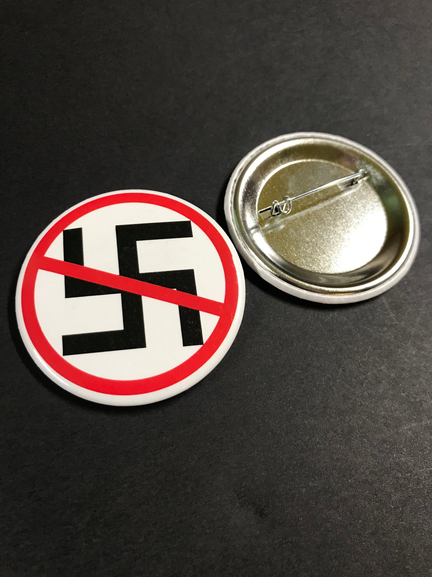 ANTI-NAZI JUMBO BUTTON