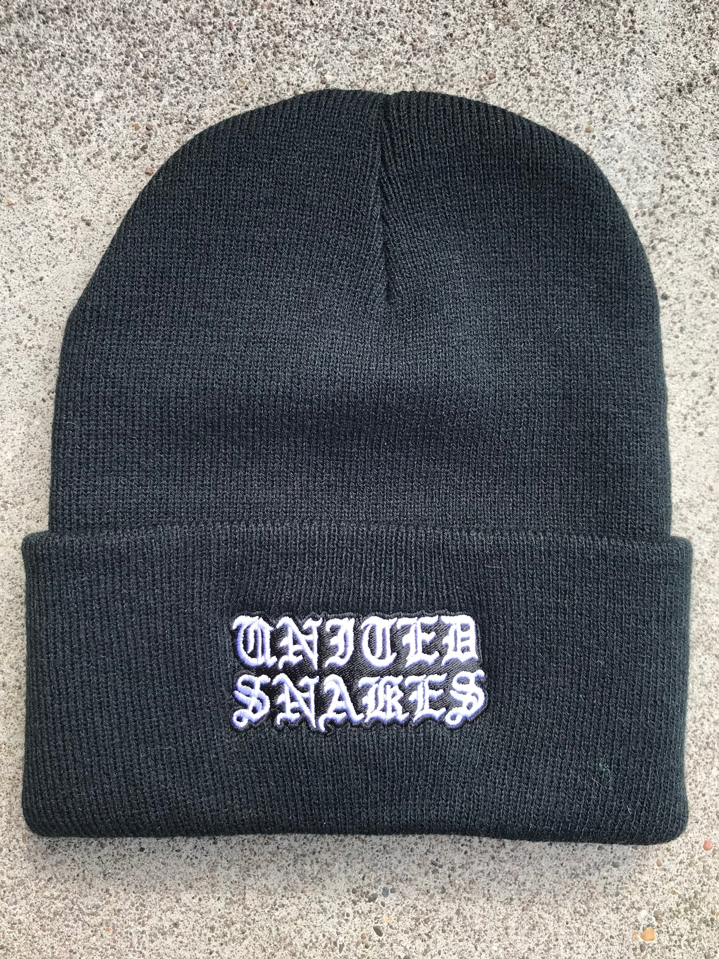 BLACK EMBROIDERED ROLLUP LOGO BEANIE