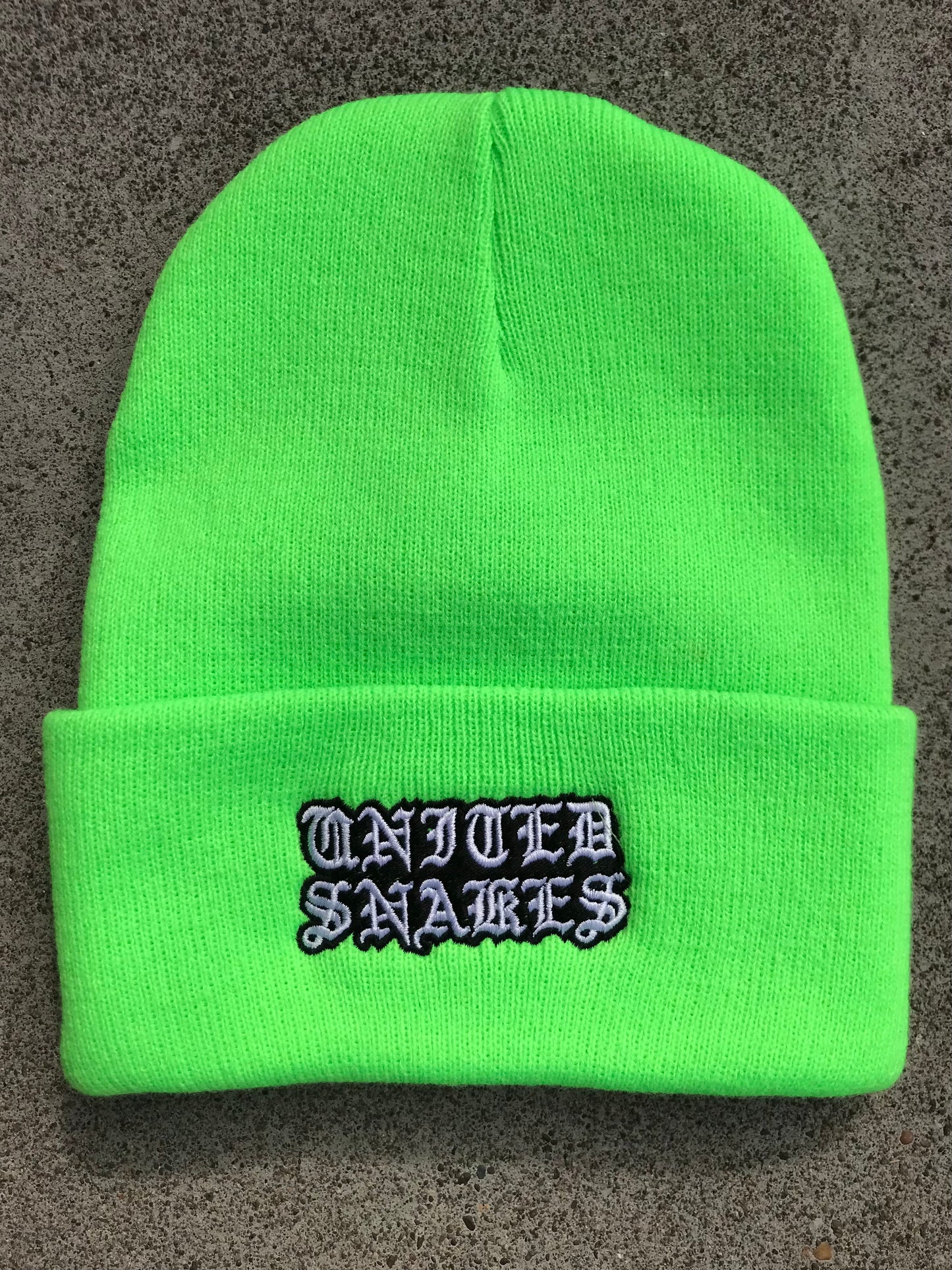GREEN EMBROIDERED ROLLUP LOGO BEANIE
